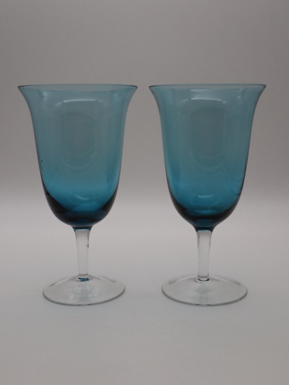 2 Handblown Glass Water Goblets Iced Tea Glasses Cocktail Blue Tulip Shape